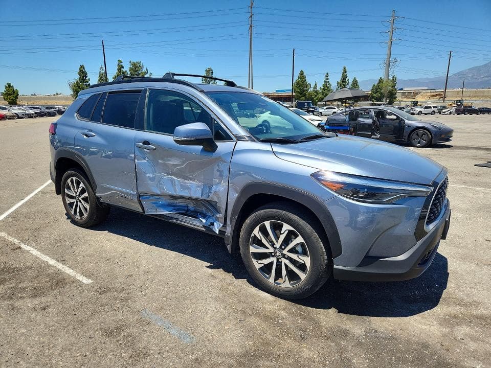 2024 TOYOTA COROLLA CROSS XLE 4