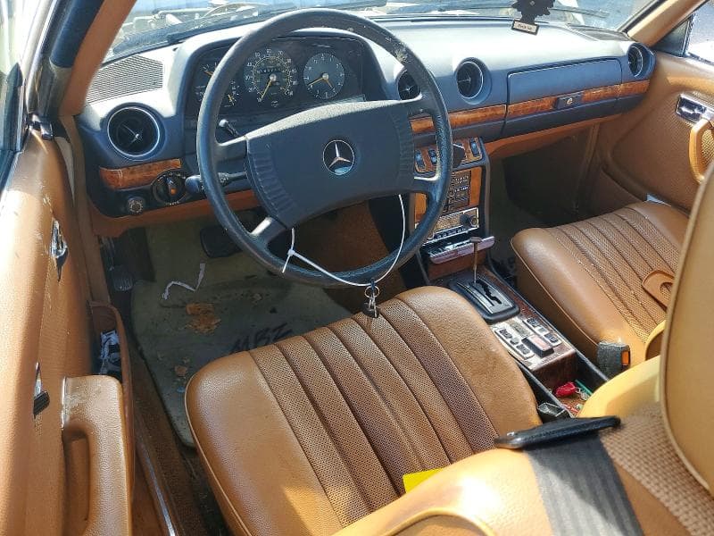 1979 MERCEDES-BENZ 300 8