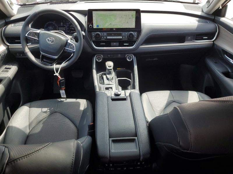 2026 TOYOTA GRAND HIGHLANDER PLATINUM 8