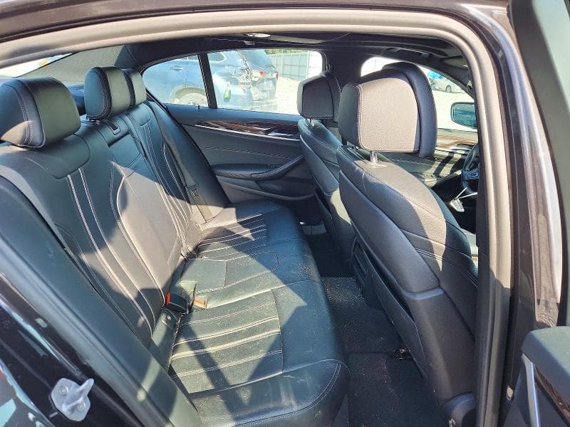 2018 BMW 530 XI 10