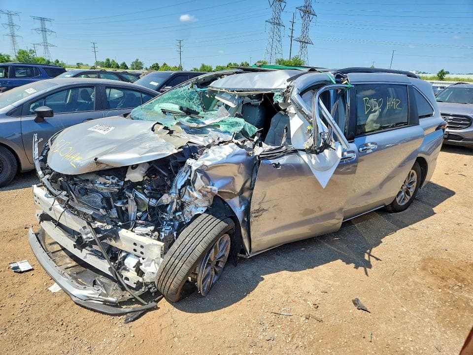 2025 TOYOTA SIENNA XLE 8-PASSENGER XLE 8-PASSENGER - 1
