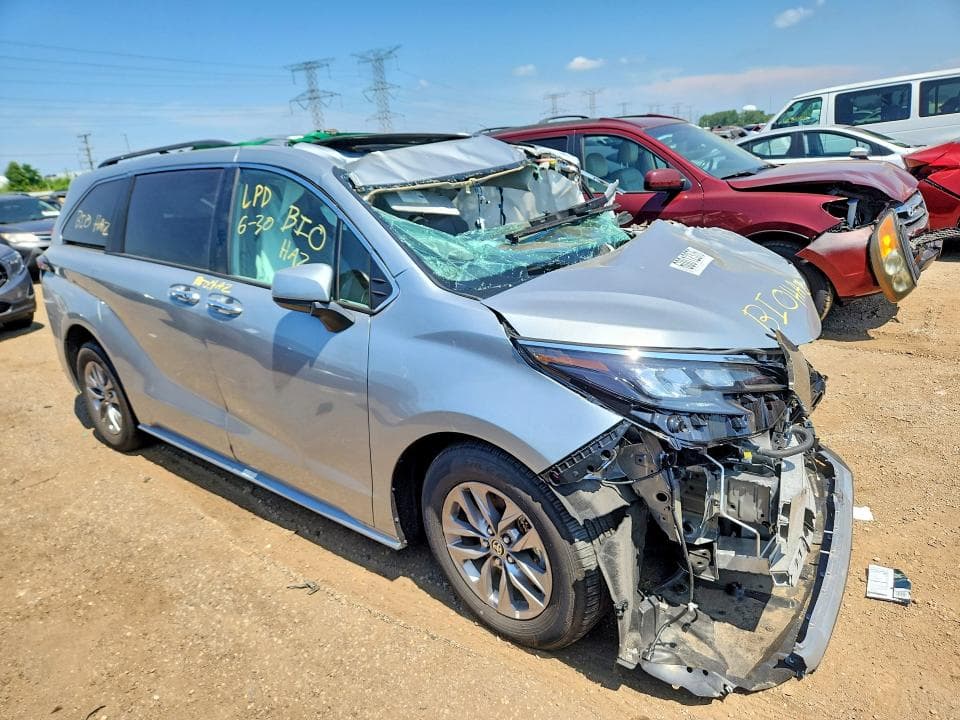 2025 TOYOTA SIENNA XLE 8-PASSENGER XLE 8-PASSENGER 4
