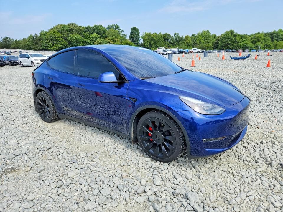 2024 TESLA MODEL Y 4