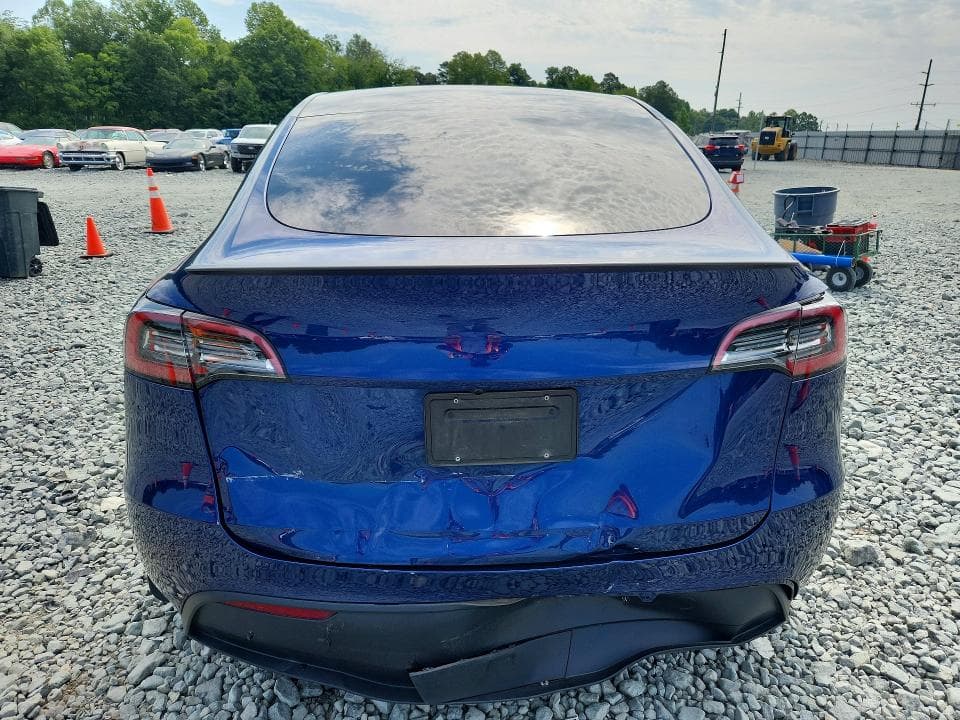 2024 TESLA MODEL Y 6