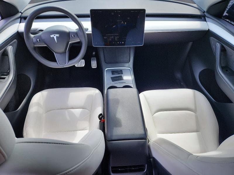 2024 TESLA MODEL Y 8