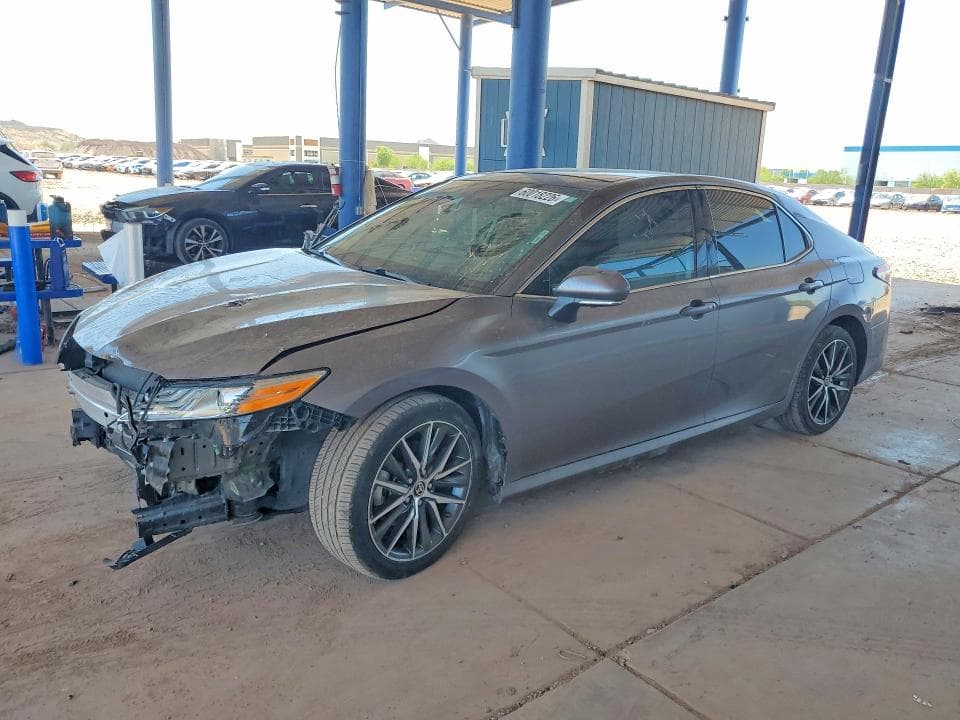 2021 TOYOTA CAMRY XLE - 1