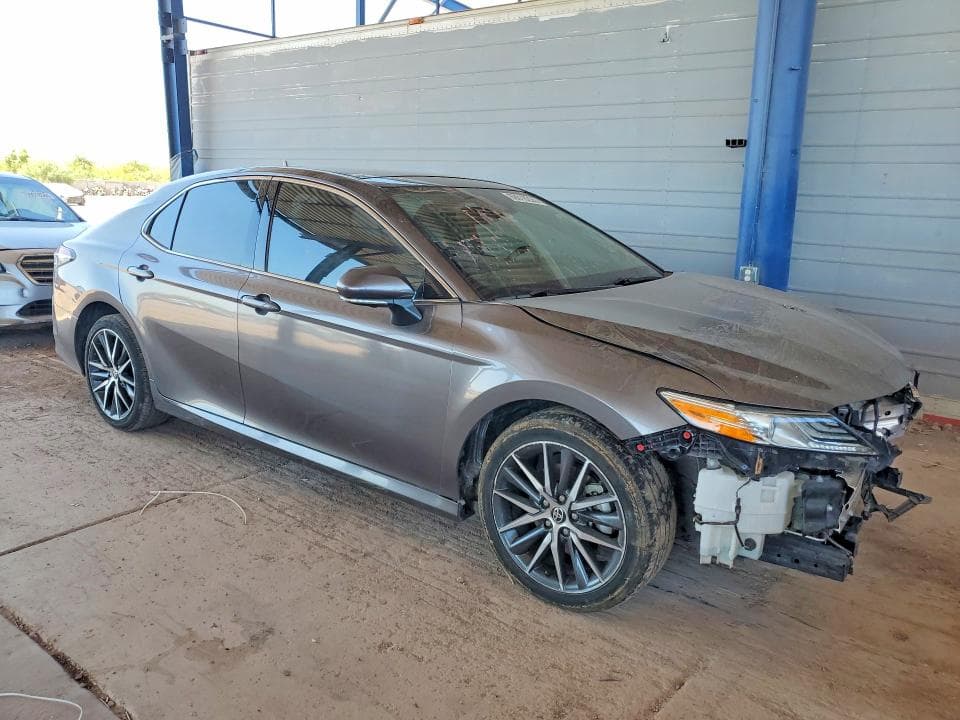 2021 TOYOTA CAMRY XLE 4