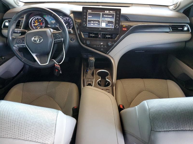 2021 TOYOTA CAMRY XLE 8