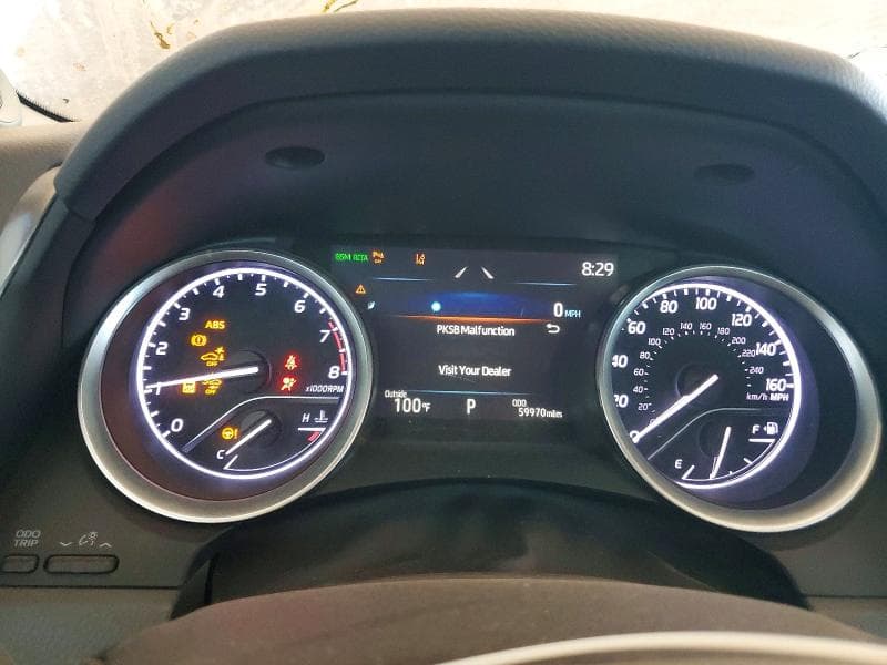 2021 TOYOTA CAMRY XLE 9