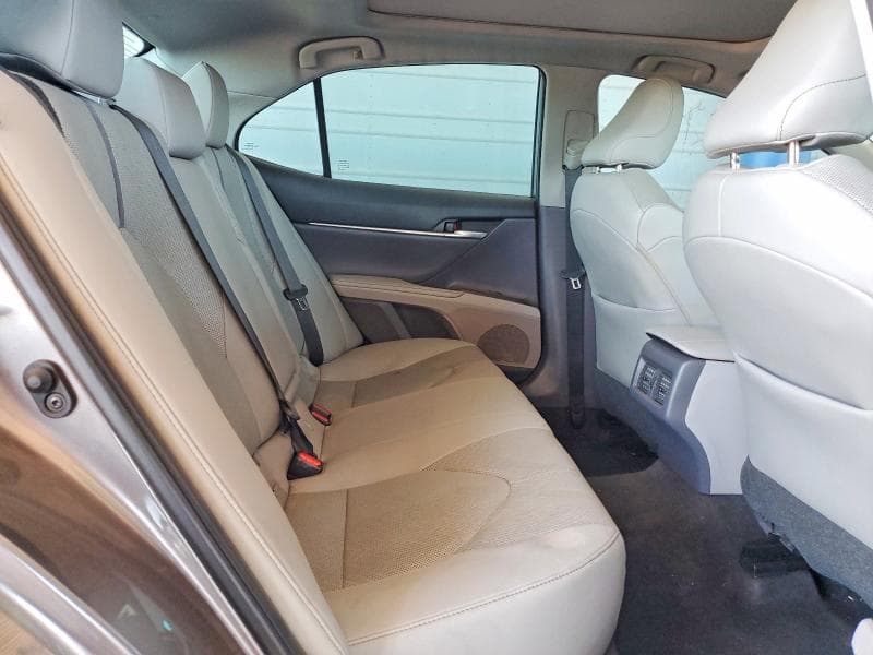 2021 TOYOTA CAMRY XLE 10