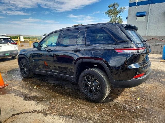 2025 JEEP GRAND CHEROKEE LAREDO 2