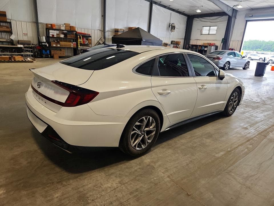 2022 HYUNDAI SONATA SEL 3