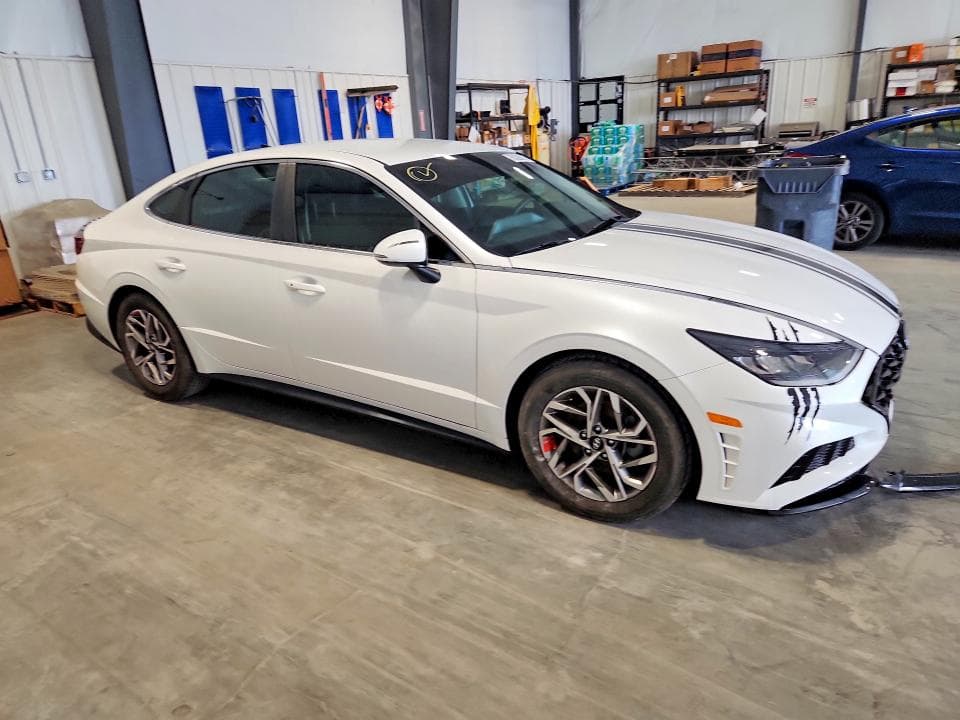 2022 HYUNDAI SONATA SEL 4