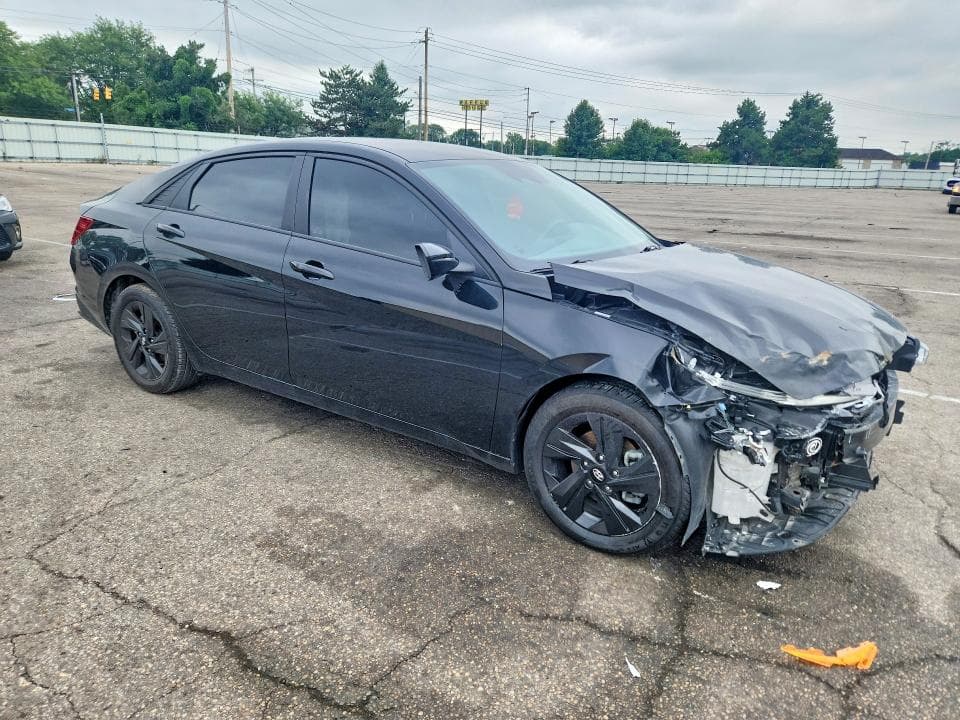 2022 HYUNDAI ELANTRA SEL 4