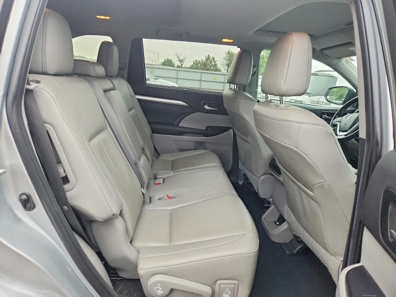 2019 TOYOTA HIGHLANDER XLE 11