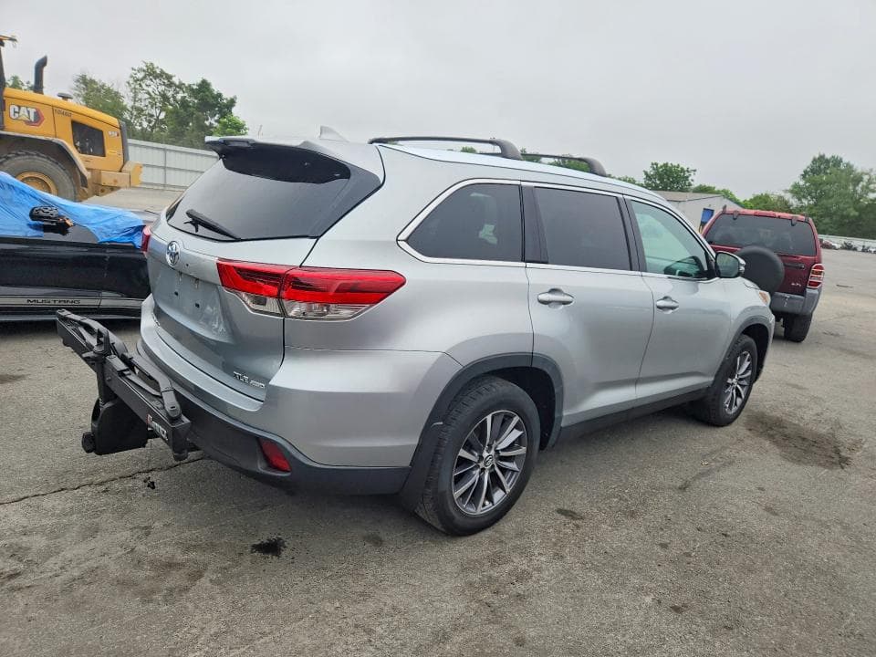 2019 TOYOTA HIGHLANDER XLE 3