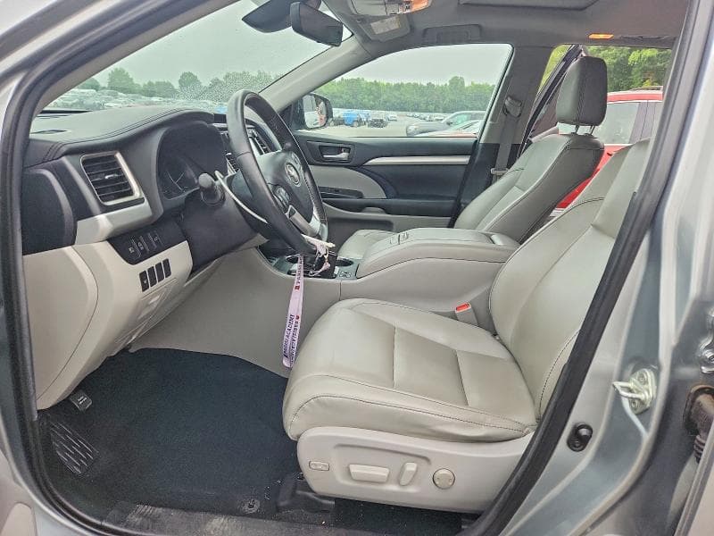 2019 TOYOTA HIGHLANDER XLE 7