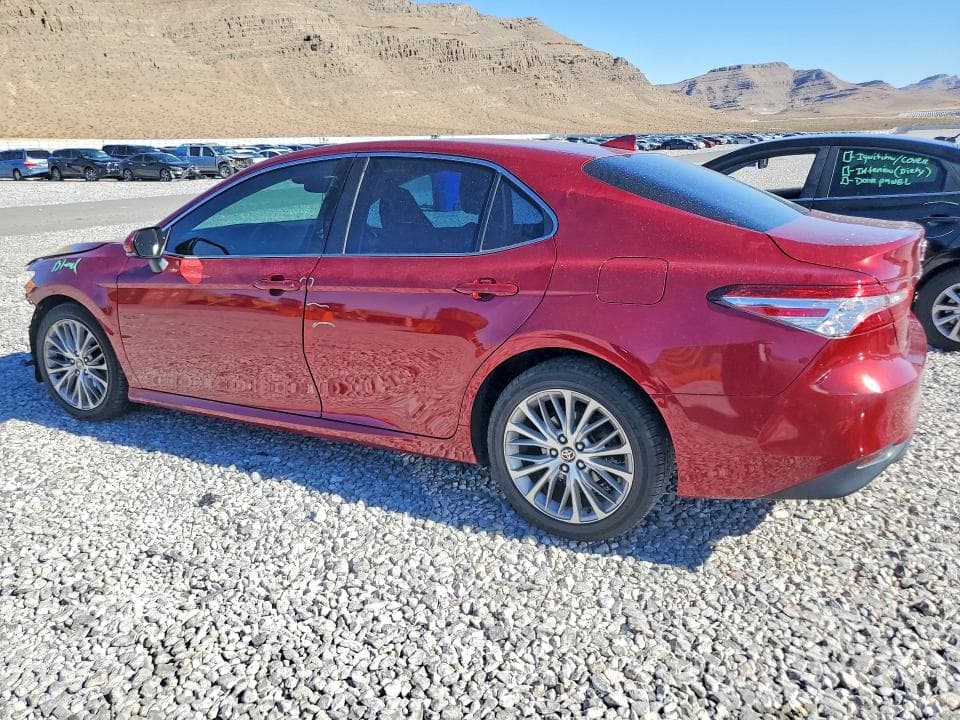 2020 TOYOTA CAMRY XLE 2