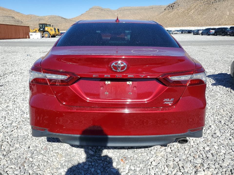 2020 TOYOTA CAMRY XLE 6