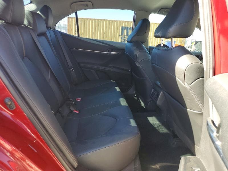 2020 TOYOTA CAMRY XLE 10