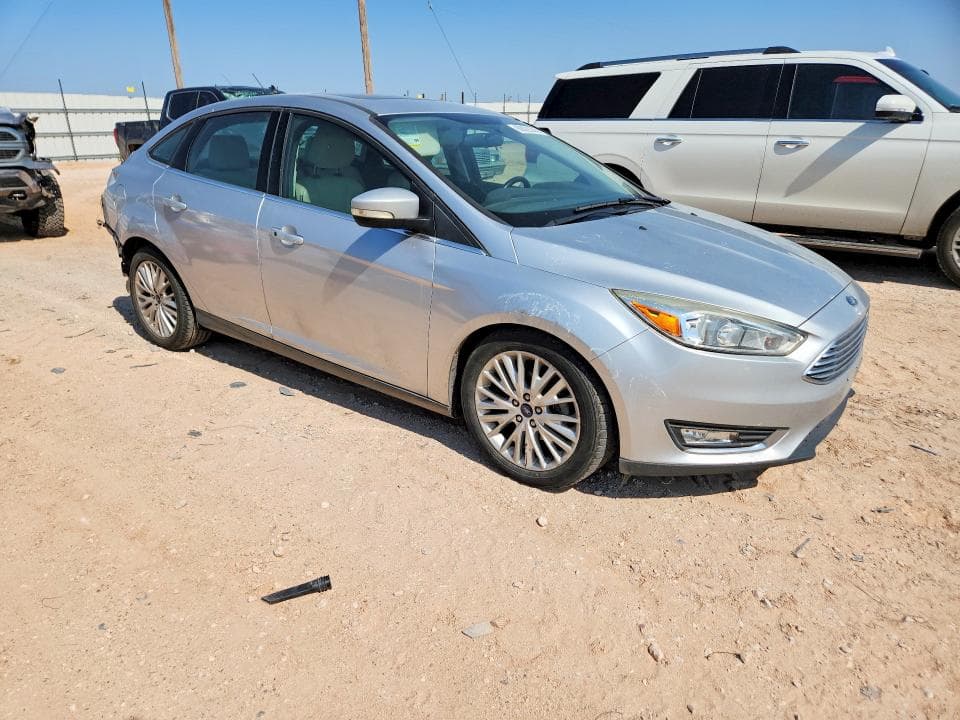 2017 FORD FOCUS TITANIUM 4