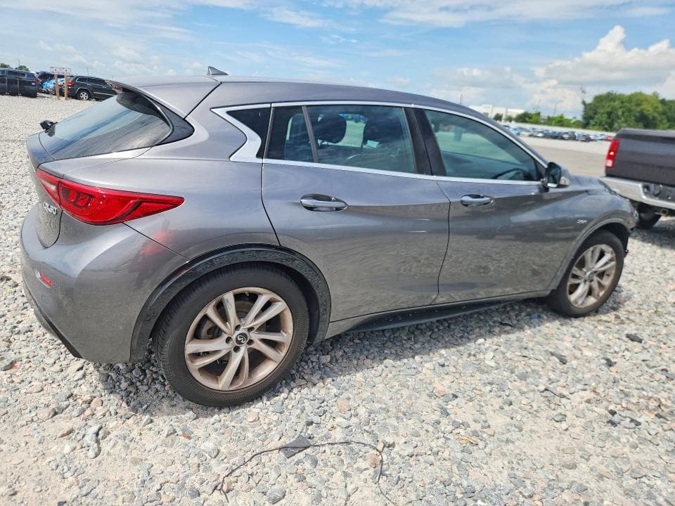 2018 INFINITI QX30 LUXURY LUXURY 3