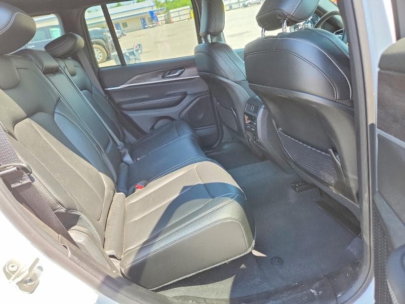 2024 JEEP GRAND CHEROKEE LIMITED LIMITED 11