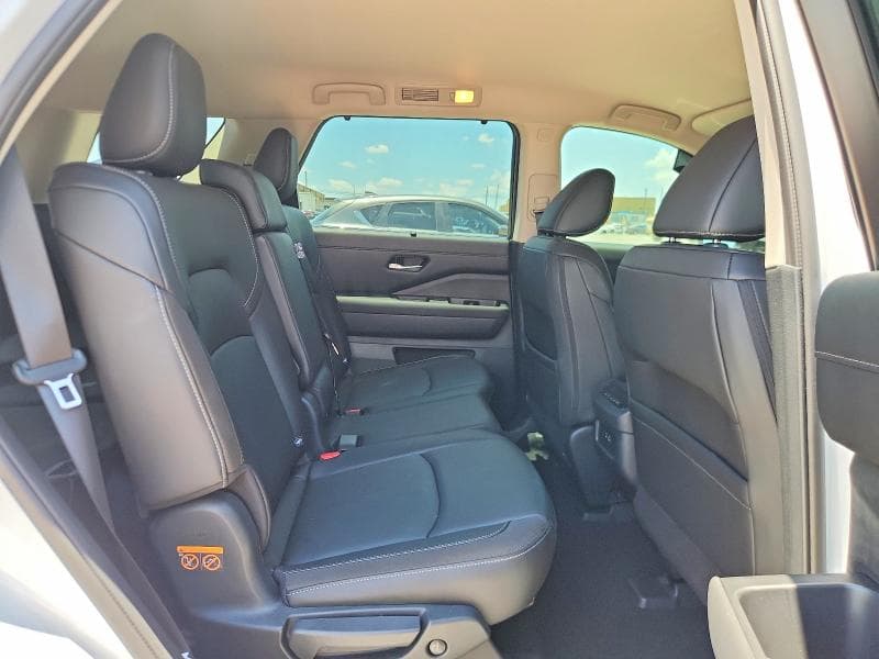 2025 NISSAN PATHFINDER SL 11