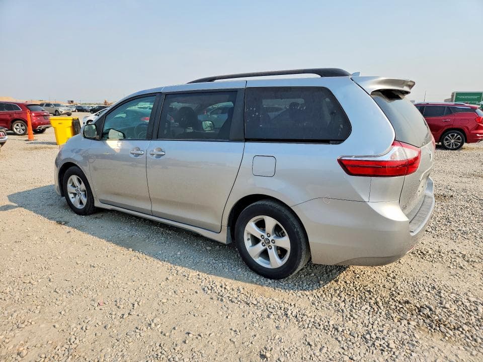 2019 TOYOTA SIENNA LE LE 2