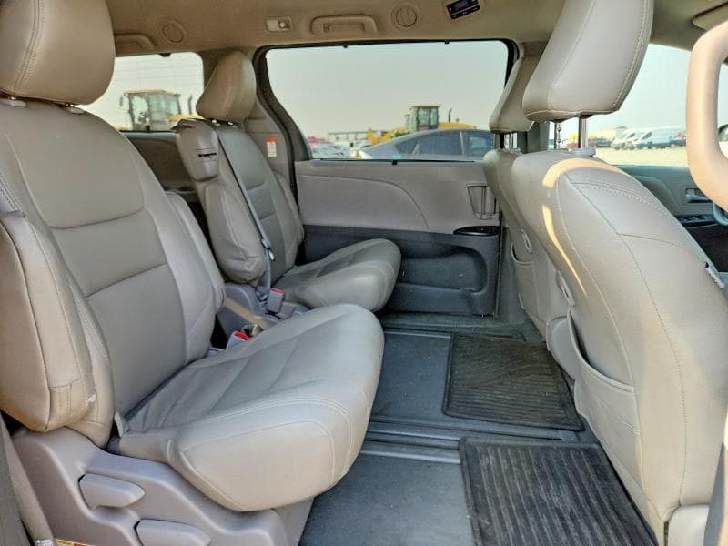 2019 TOYOTA SIENNA LE LE 11