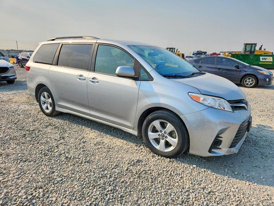 2019 TOYOTA SIENNA LE LE 4