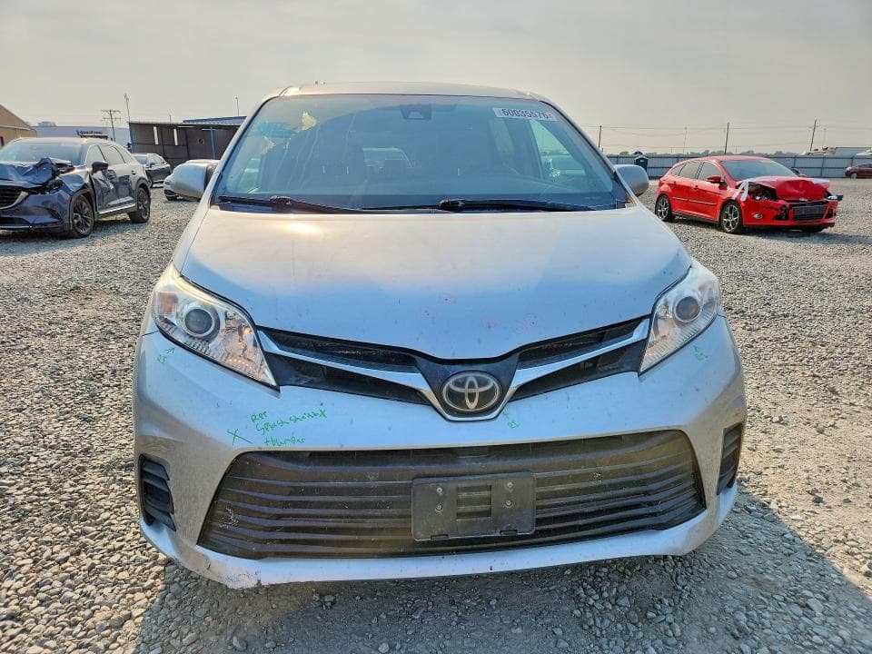 2019 TOYOTA SIENNA LE LE 5
