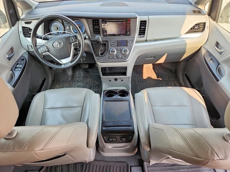 2019 TOYOTA SIENNA LE LE 8