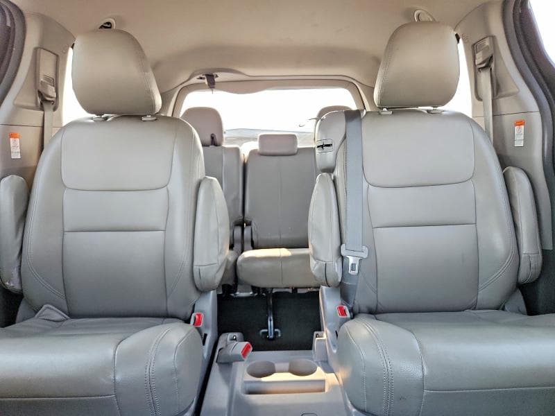2019 TOYOTA SIENNA LE LE 10