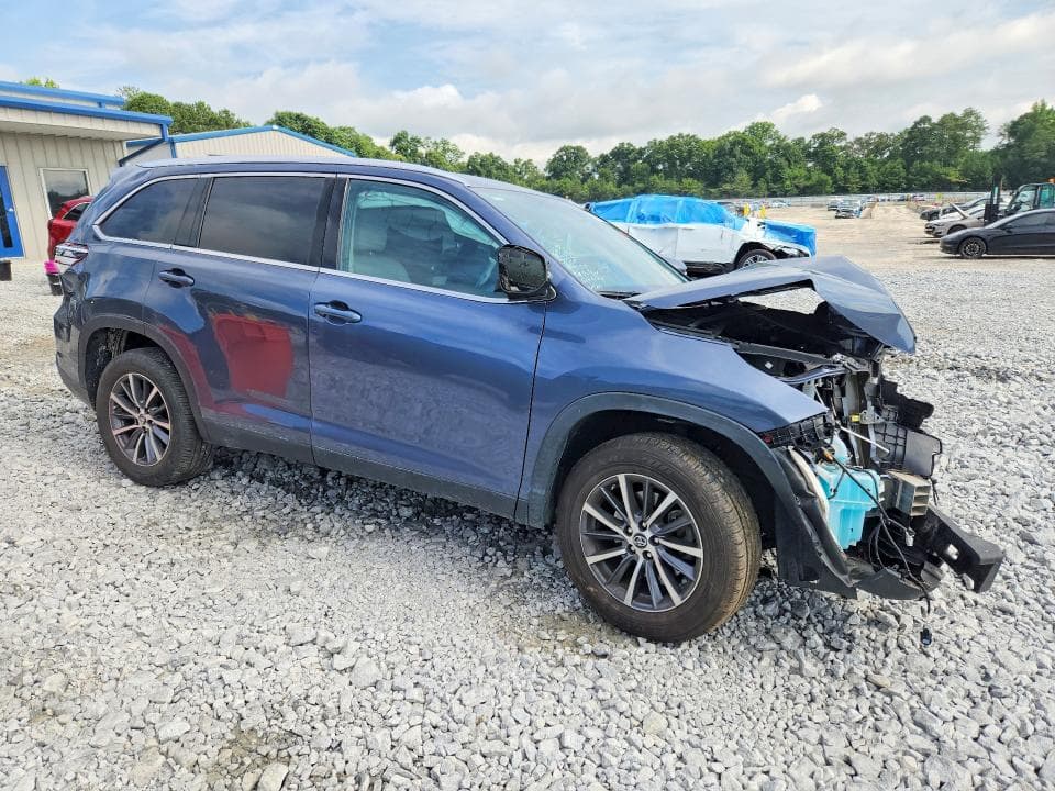 2019 TOYOTA HIGHLANDER XLE 4
