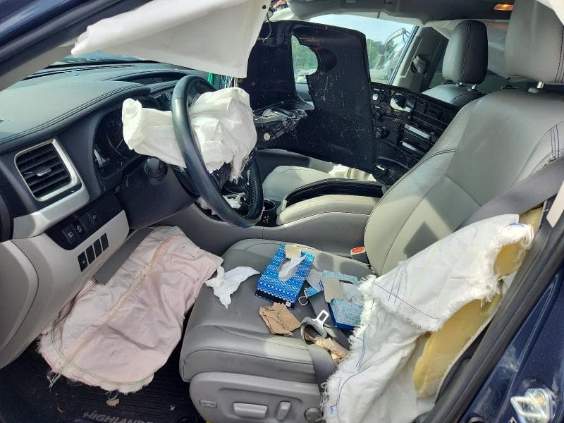 2019 TOYOTA HIGHLANDER XLE 7