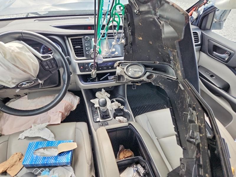 2019 TOYOTA HIGHLANDER XLE 8
