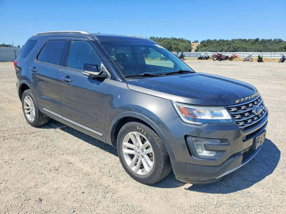 2017 FORD EXPLORER XLT 4