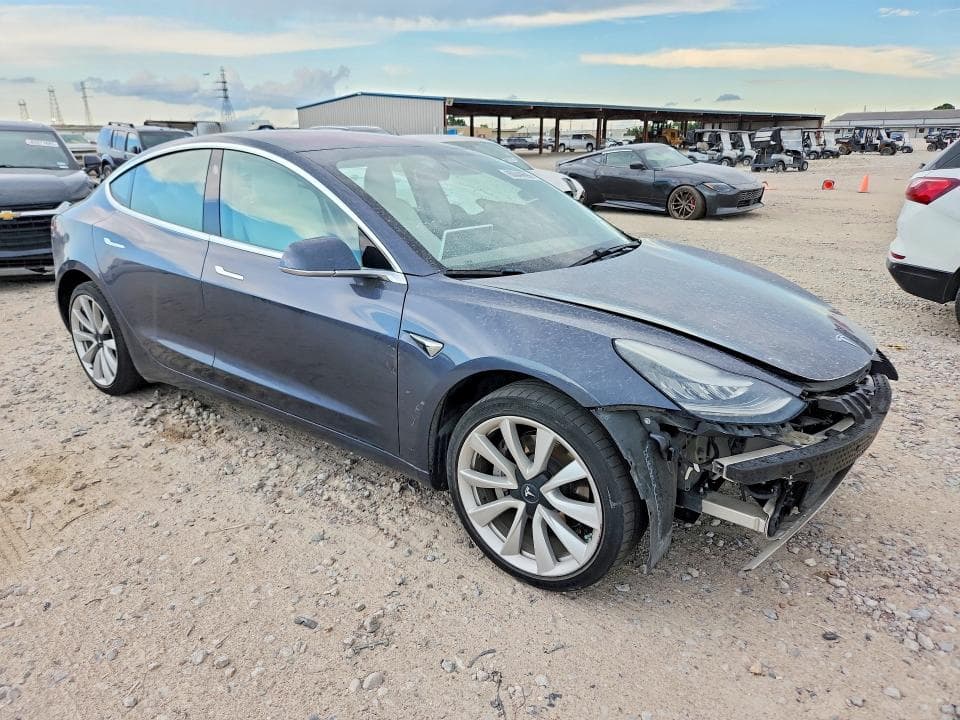2018 TESLA MODEL 3 4