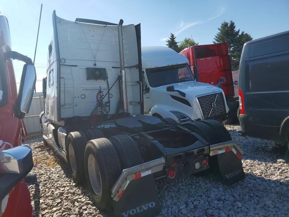 2019 VOLVO VNL SEMI TRUCK 2