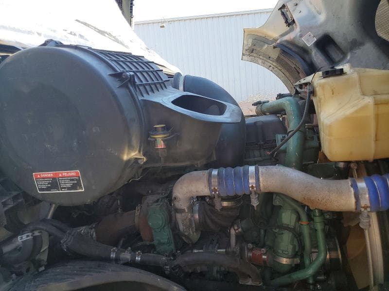 2019 VOLVO VNL SEMI TRUCK 11