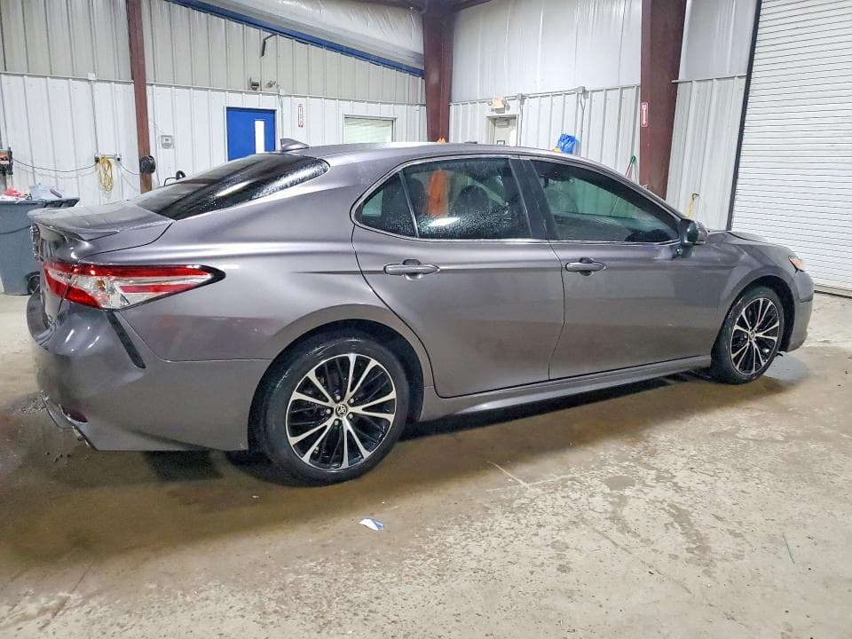 2020 TOYOTA CAMRY SE 3
