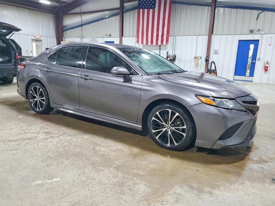 2020 TOYOTA CAMRY SE 4