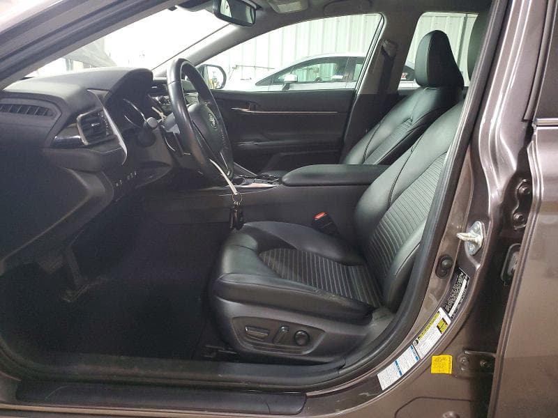 2020 TOYOTA CAMRY SE 7
