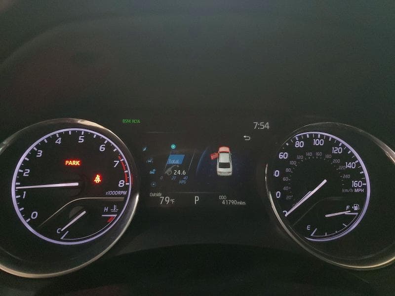2020 TOYOTA CAMRY SE 9