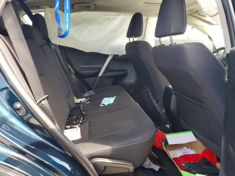 2018 TOYOTA RAV4 XLE 11
