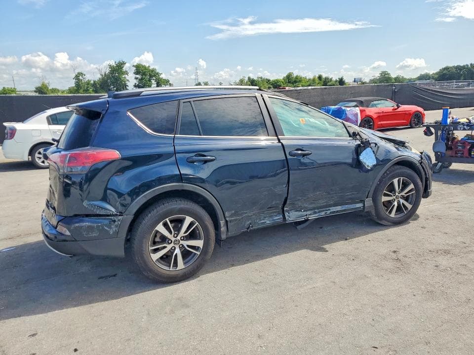 2018 TOYOTA RAV4 XLE 3
