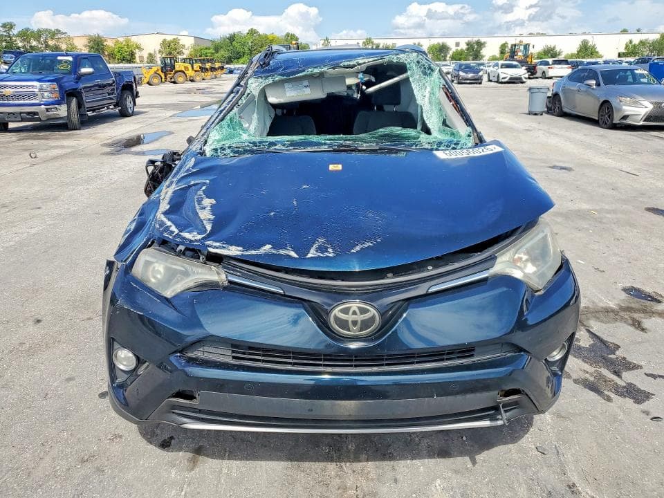 2018 TOYOTA RAV4 XLE 5