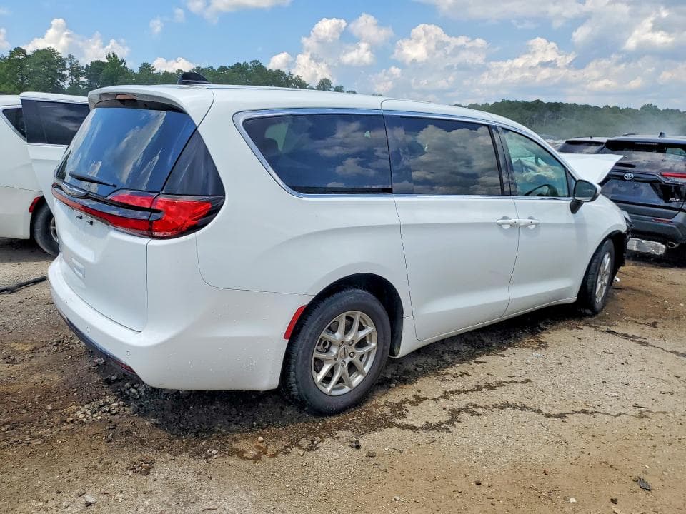 2023 CHRYSLER PACIFICA TOURING L 3