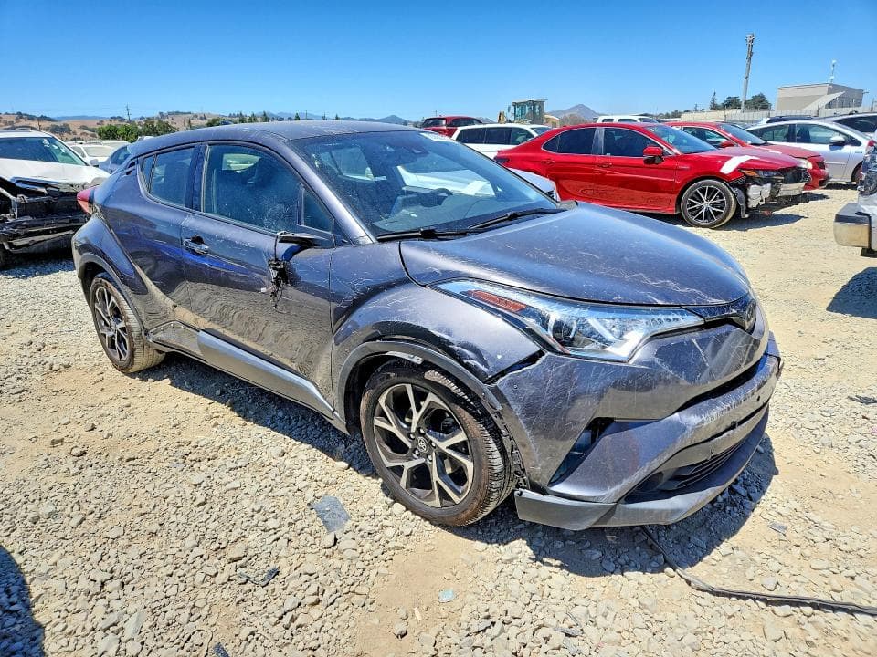 2019 TOYOTA C-HR XLE 4